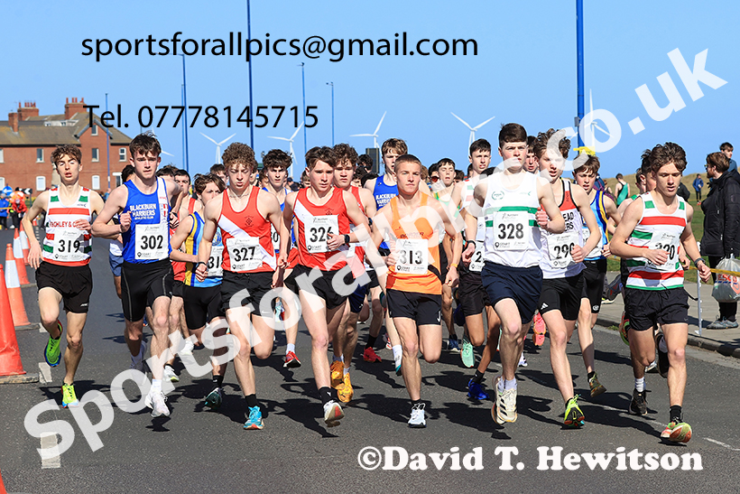 Mens under-17s 5k, 2025 Northern 12 and 6 Stage Road Relays and Junior 5k, Redcar. Photo: David T. Hewitson/Sports for All Pics